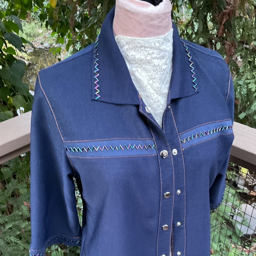 VTG  stretch Denim look blue western lightweight collared cuffs beads snap top M - Picture 2 of 12
